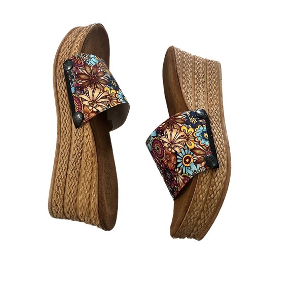 Wedge Sandals size 9 - Picture 2 of 6